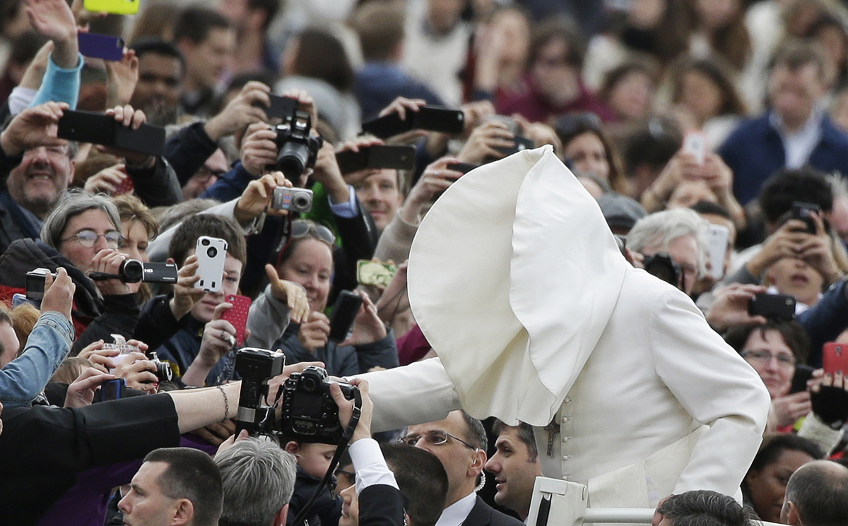 Pope papa wind viento4