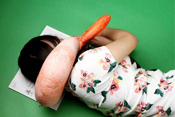 shrimp pillow almohada gamba