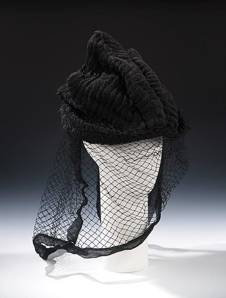 Velo de luto Mourning Attire