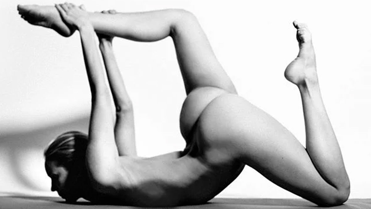 "Nude Yoga Girl" agita Internet con sus desnudos de Yoga