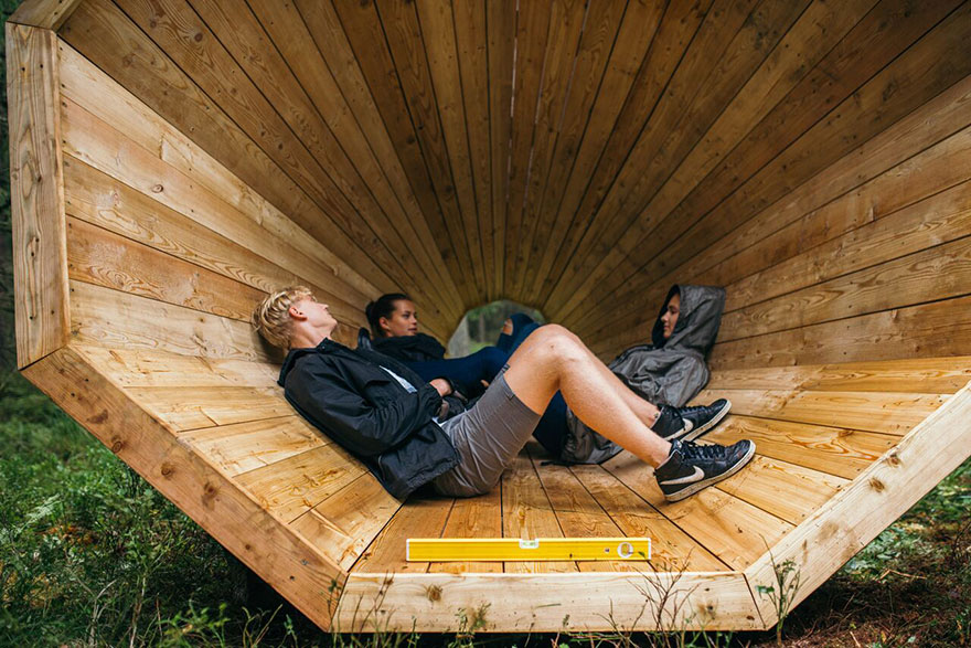 wooden megaphones speakers bosque escuchar altavoces Estonia9