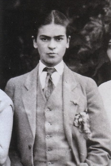 Frida Kahlo vestida como un chico