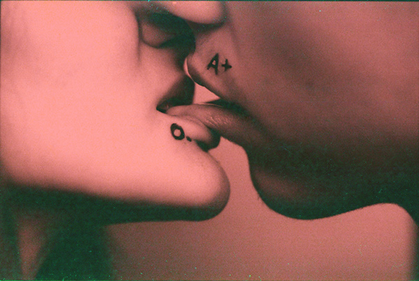 Giulia Bersani kiss blood sangre beso2