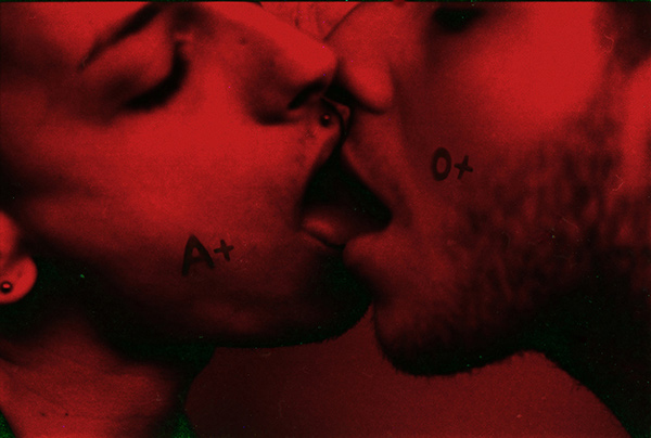 Giulia Bersani kiss blood sangre beso9