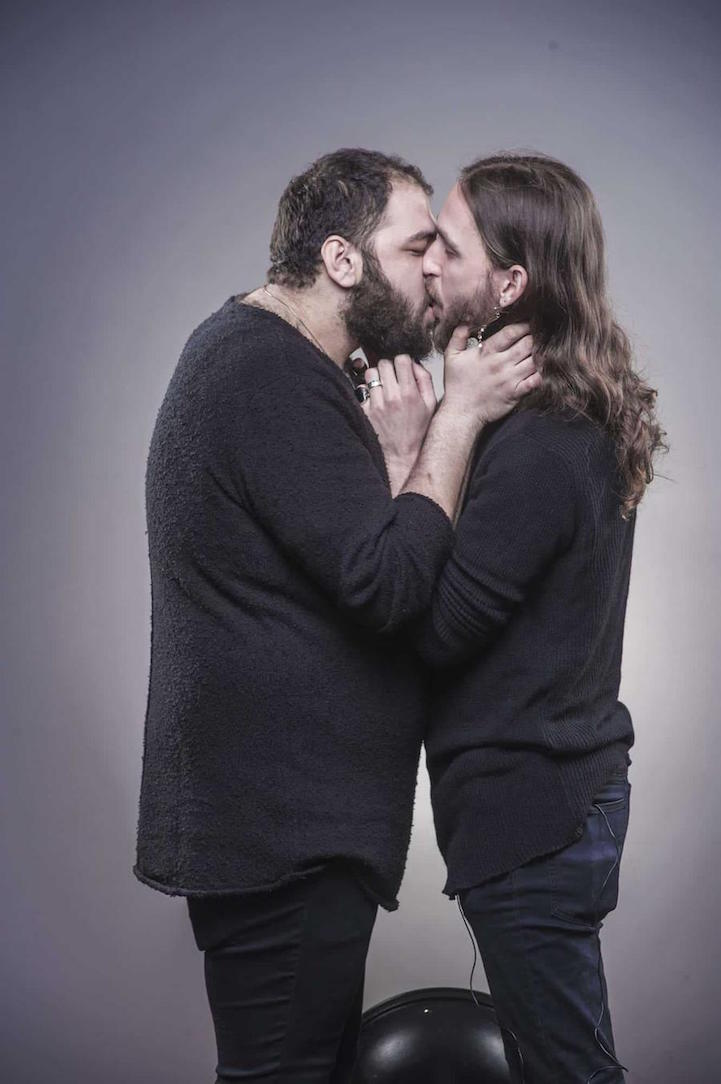 Israeli Jews And Arabs Kissing3