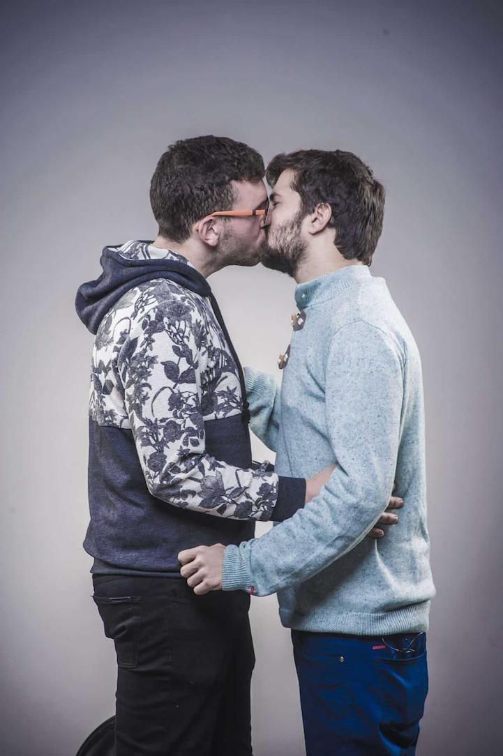 Israeli Jews And Arabs Kissing9