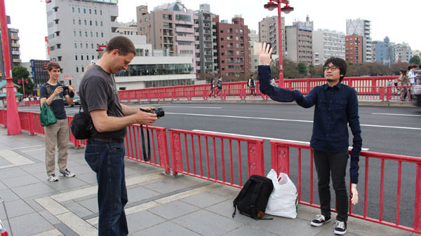 Man makes selfie arms to avoid being seen using selfie sticks3