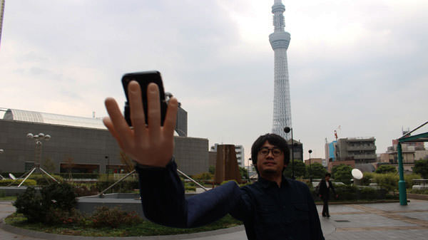 Man makes selfie arms to avoid being seen using selfie sticks6