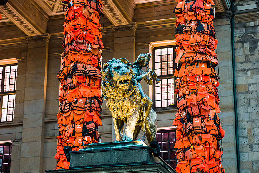 Ai Weiwei refugee life jackets3
