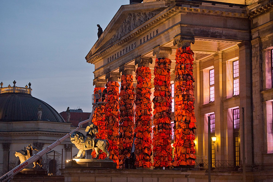 Ai Weiwei refugee life jackets4