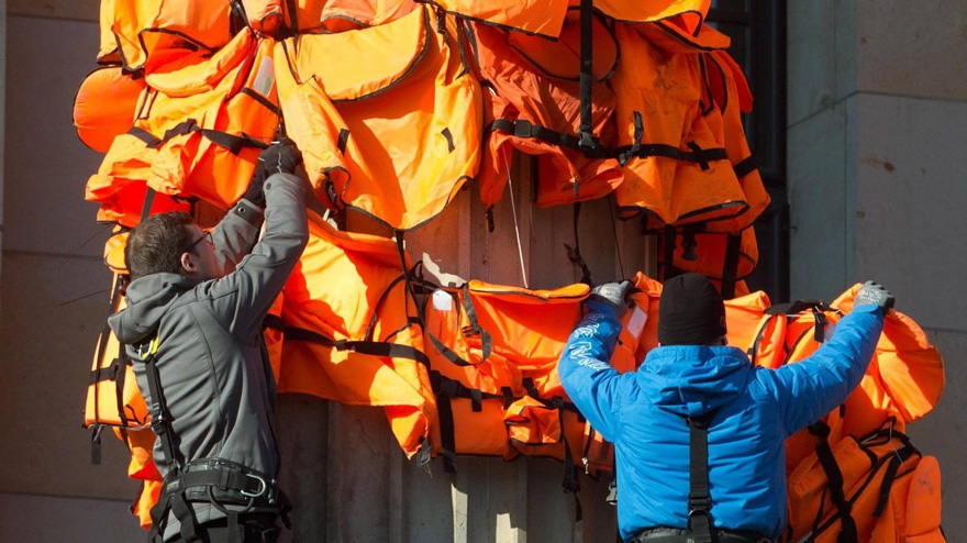 Ai Weiwei refugee life jackets5