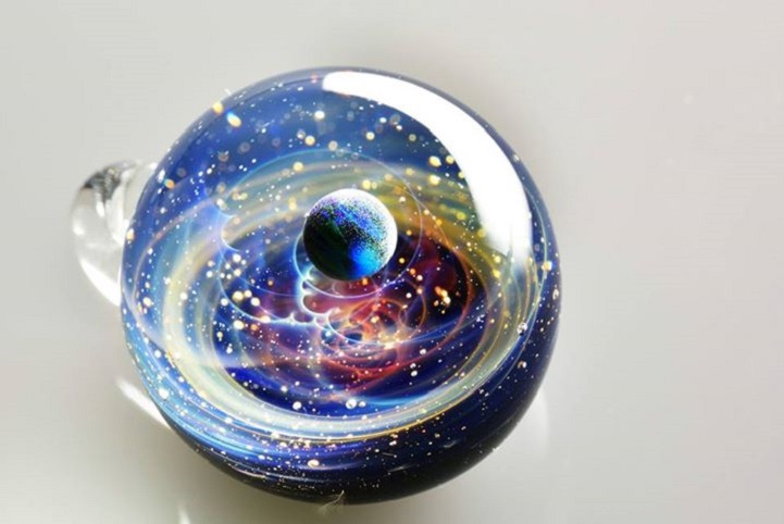 Satoshi Tomizu space glass cosmos planet