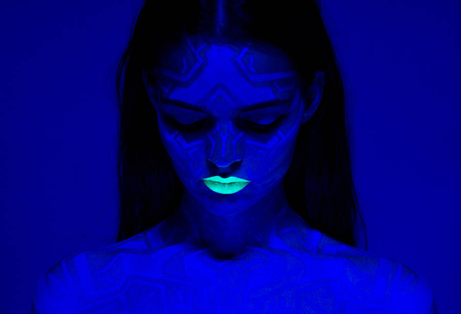 Slava Thisset neon portrait retrato