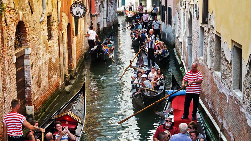 Travel Expectations Vs Reality 28