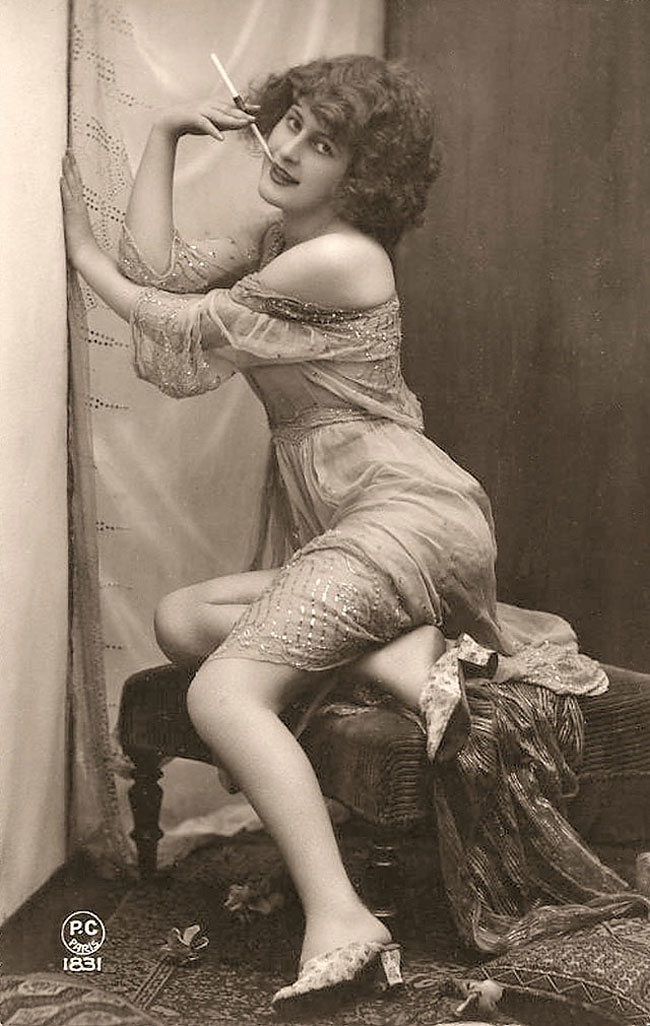 Fotografías en blanco y negro de mujeres de principios del siglo XX
