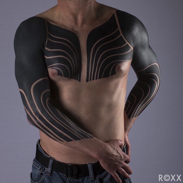 Blackout Tattoo tatuaje negro