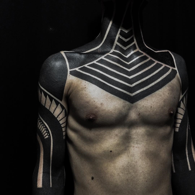 Blackout Tattoo tatuaje negro