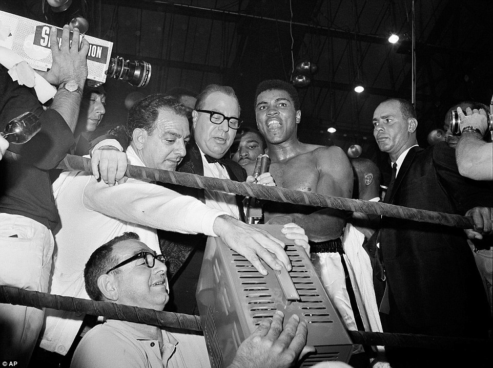 Muhammad Ali vs Sonny Liston 08