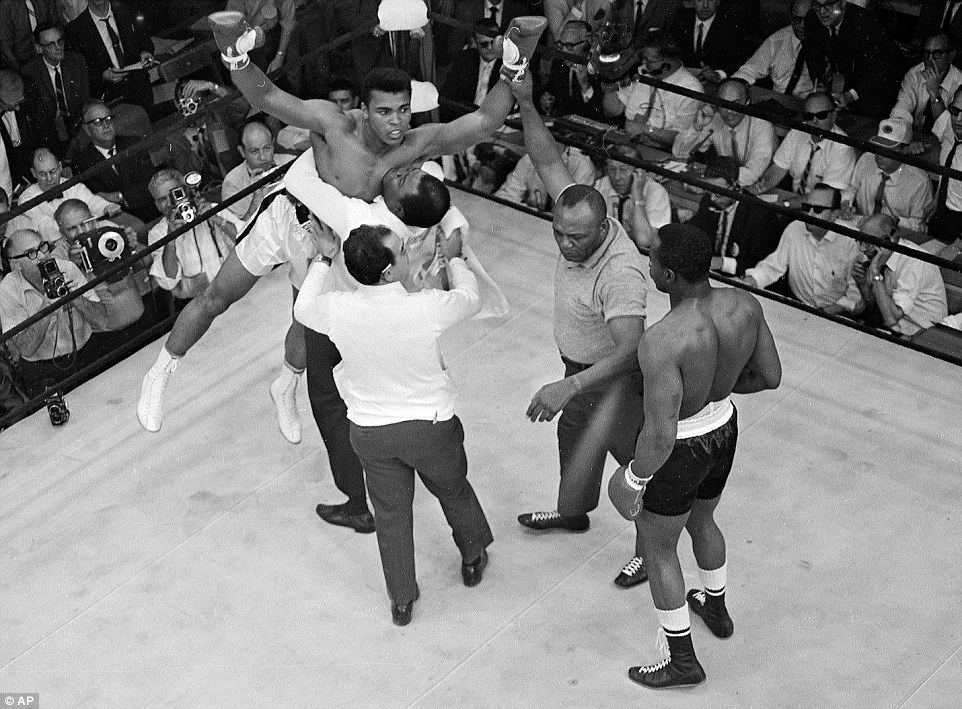 Muhammad Ali vs Sonny Liston 09