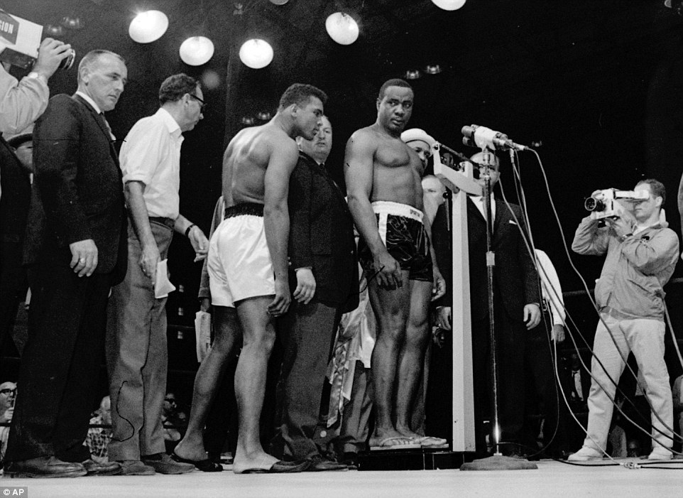 Muhammad Ali vs Sonny Liston 10