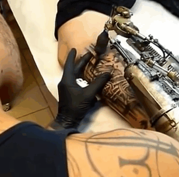 JC Sheitan Tenet protesis tatuador 2