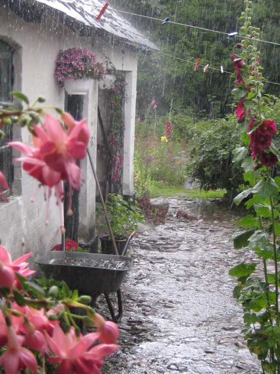 Lloviendo en una casa de campo