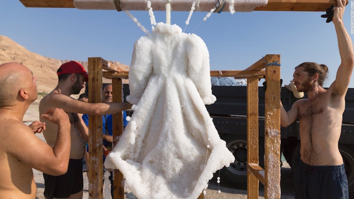 Sigalit Landau Mar Muerto vestido sal 10