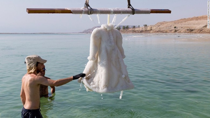 Sigalit Landau Mar Muerto vestido sal 11