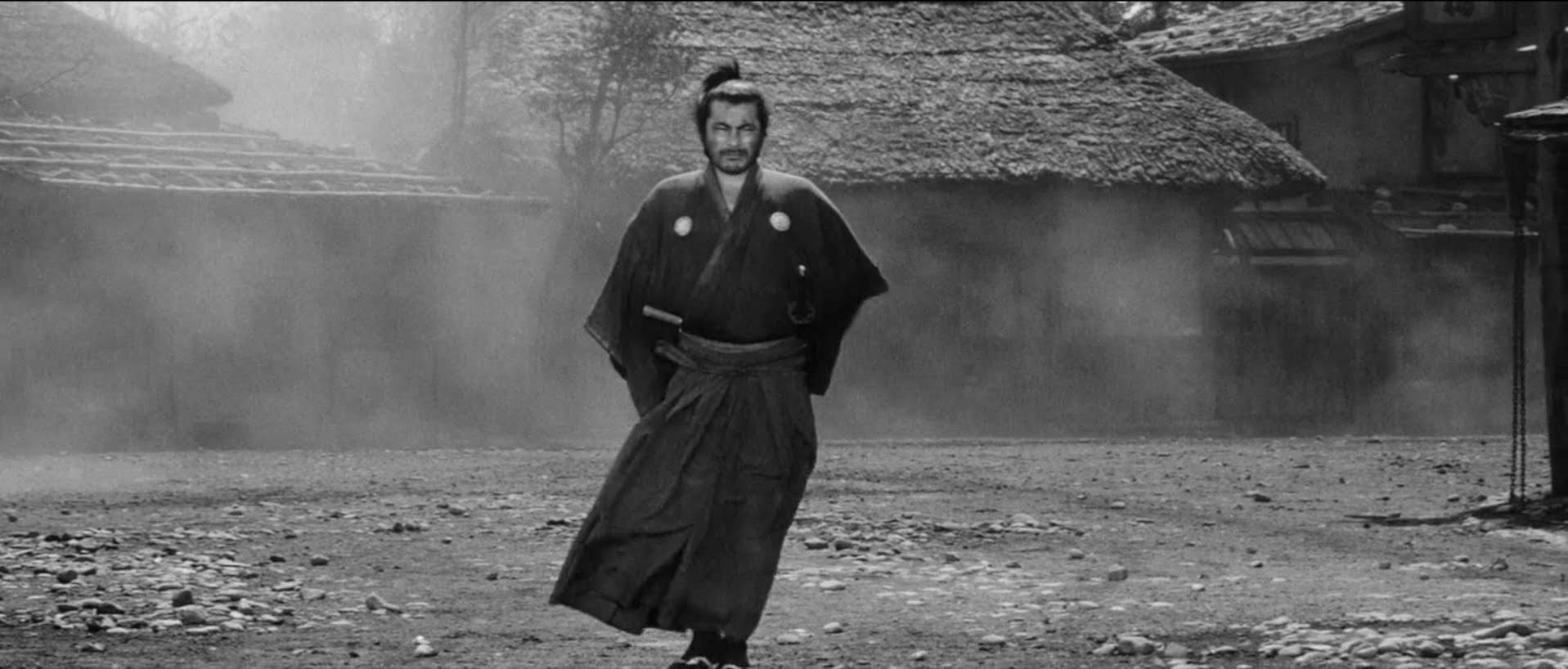 Toshiro Mifune en la película japonesa de samuráis "Yojimbo" (1961), dirigida por Akira Kurosawa.