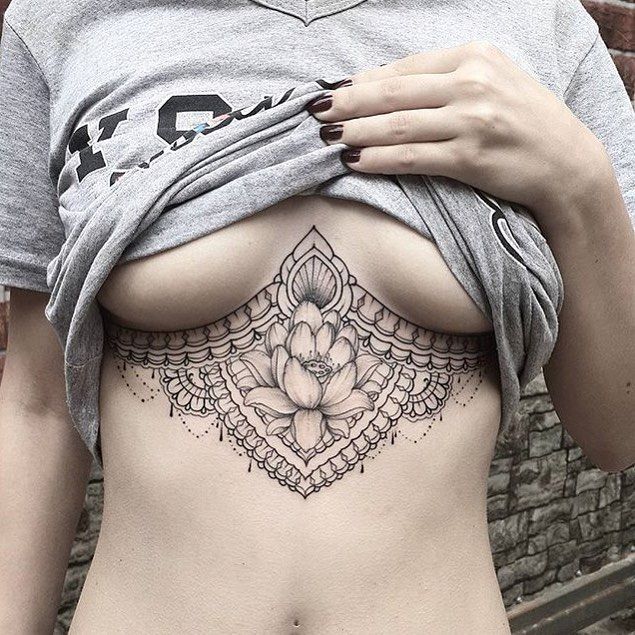 tatuaje mujer sexy 18