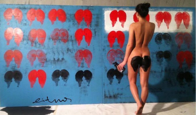 Haris Lithos pintando con culos