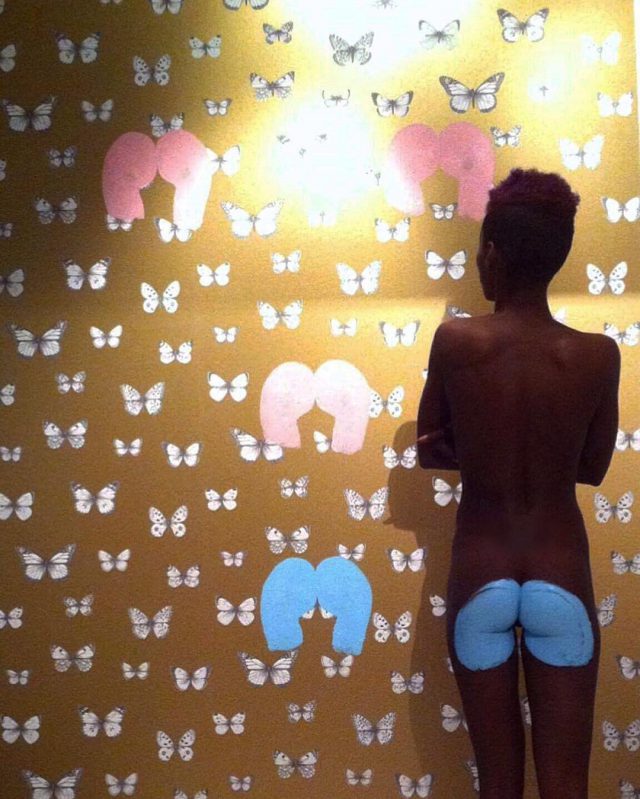 Haris Lithos pintando con culos 10