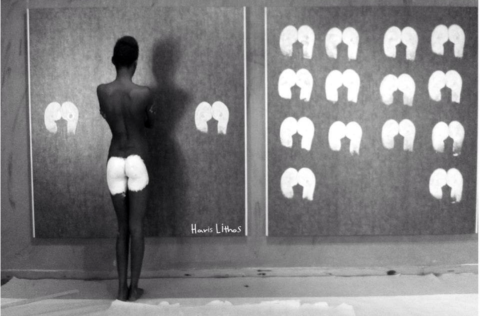 Haris Lithos pintando con culos 12