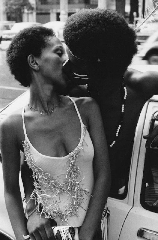 Mario De Biasi fotografía de besos