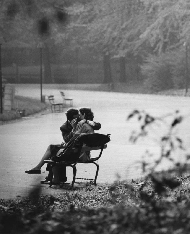 Mario De Biasi fotografía de besos