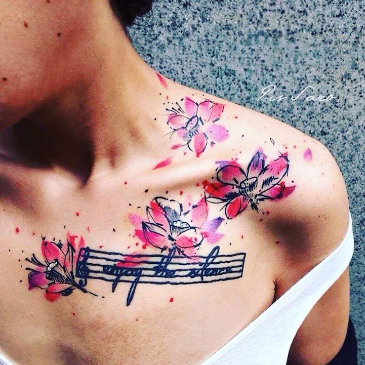 Pis Saro tatuaje flores 17