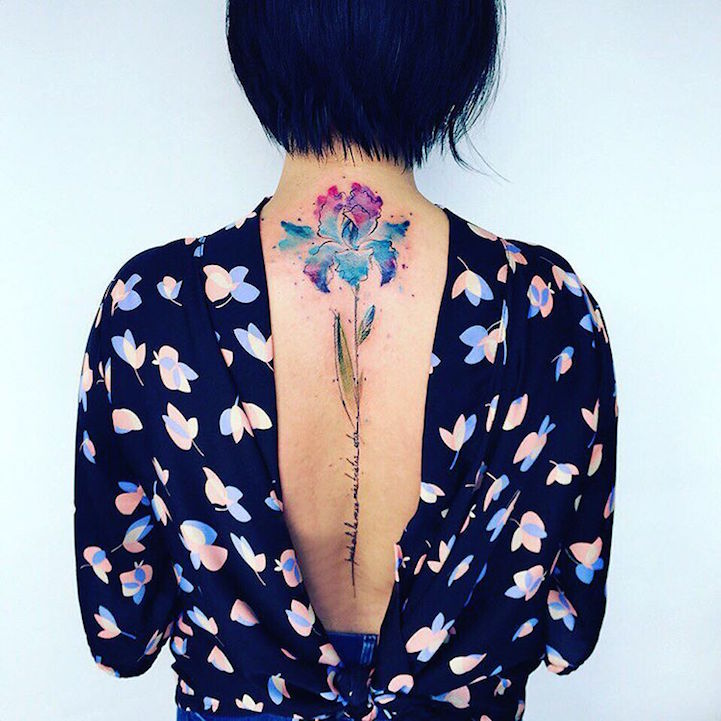 Pis Saro tatuaje flores 2