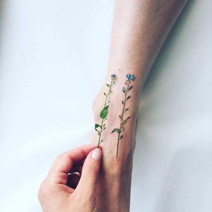 Pis Saro tatuaje flores 7