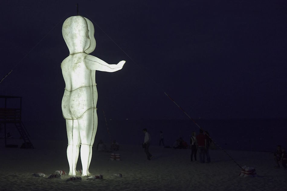 Alexander Milov escultura niños Burning Man Festival