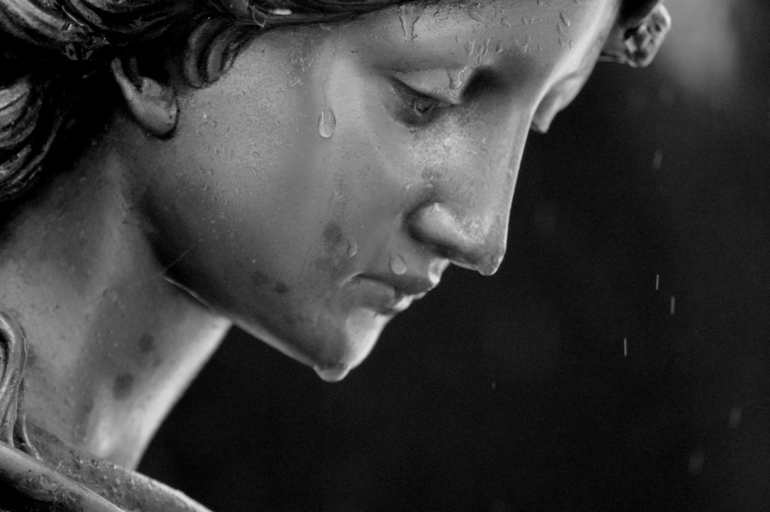 Denise MacLean pena dolor melancolia estatua llorando