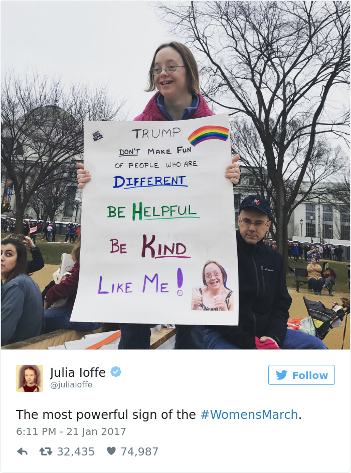 carteles women march 10