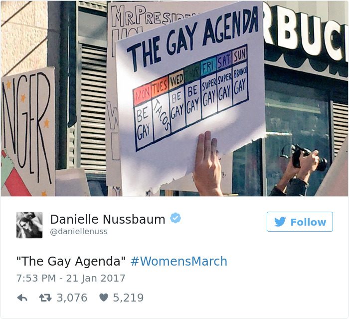 carteles women march 12