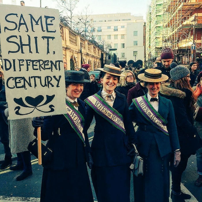 carteles women march 2