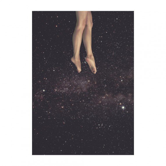 lamina hanging in space culturainquieta