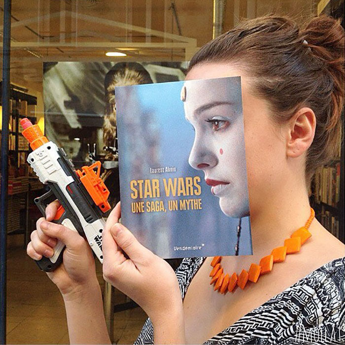 libreria montaje con libros humor 13
