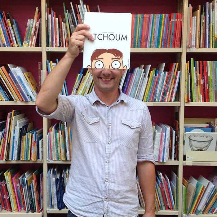 libreria montaje con libros humor 15