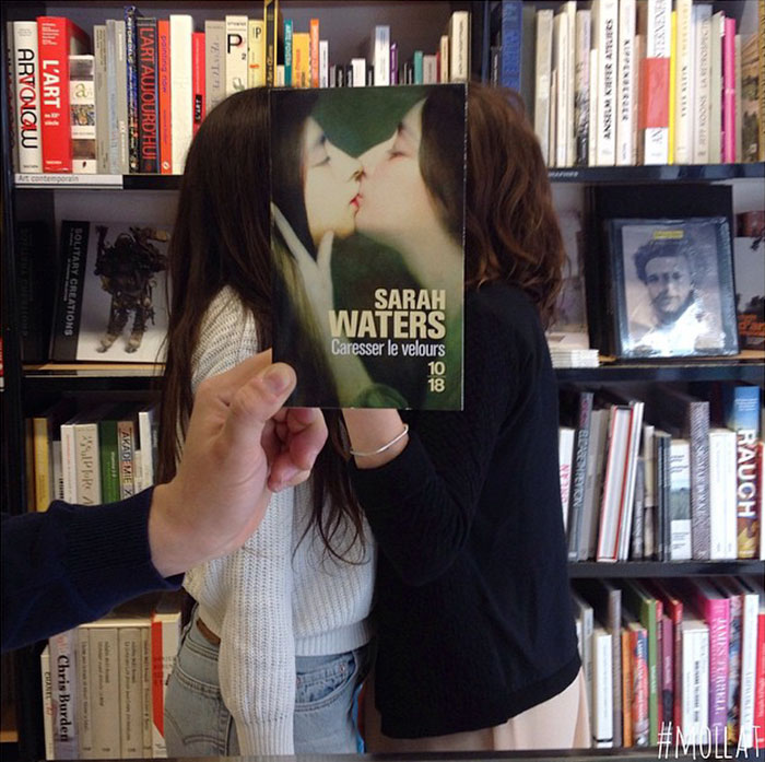 libreria montaje con libros humor 16