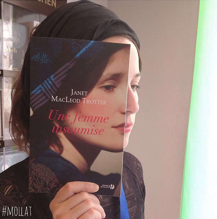 libreria montaje con libros humor 23