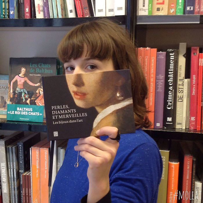 libreria montaje con libros humor 26