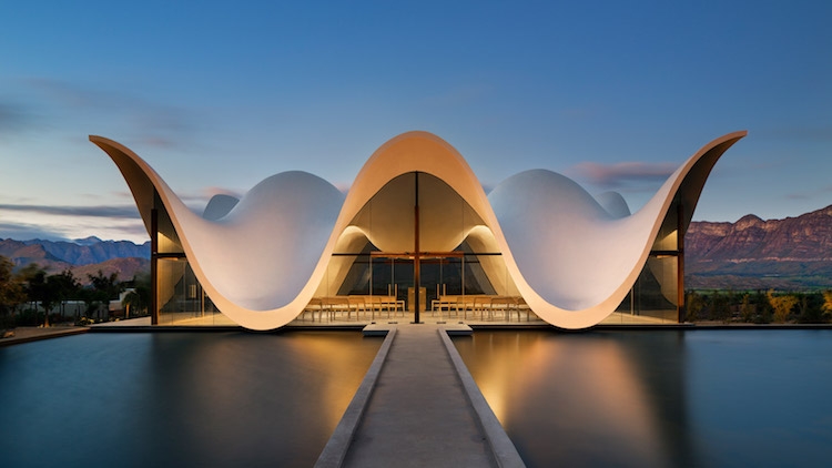 Fascinante capilla sudafricana que parece levitar de forma etérea